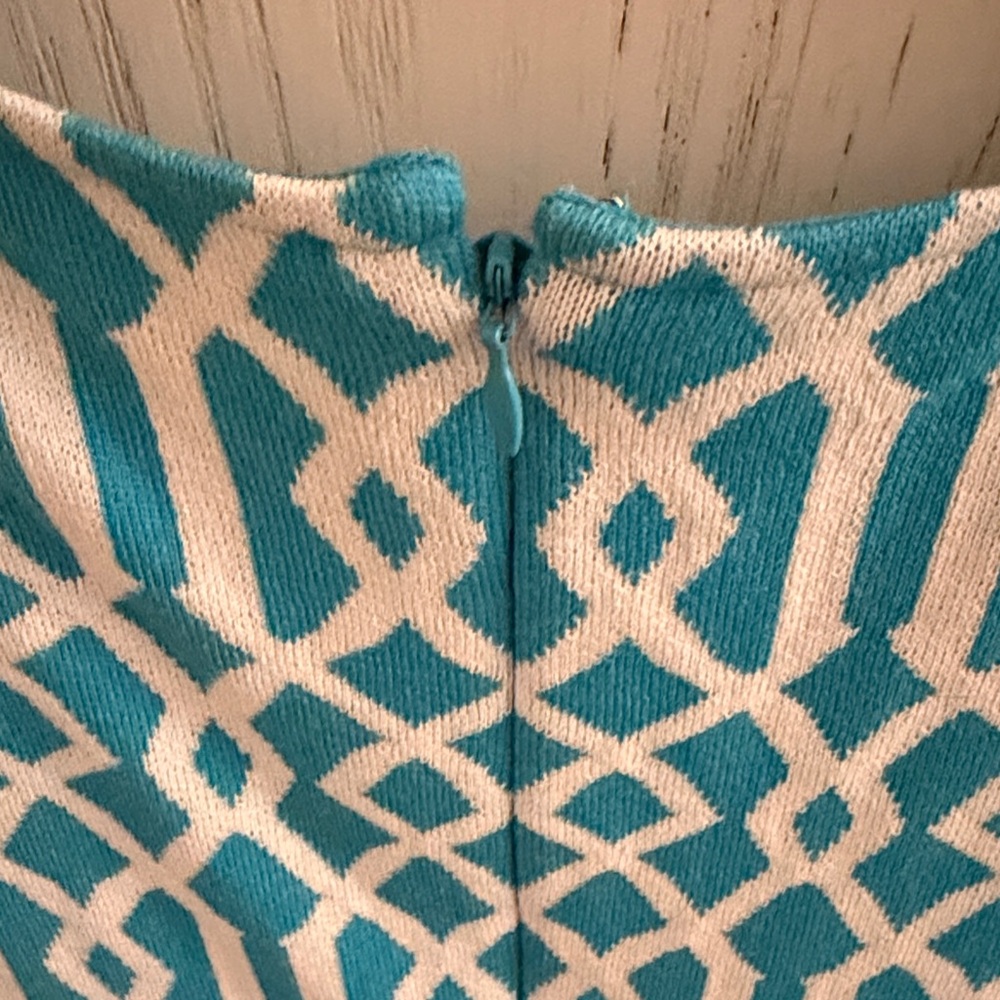 PRICE DROP!! St. John Knit Vintage Blue and Cream Patterned Midi Dress - Picture 4 of 6